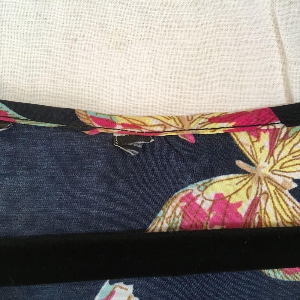 Sleeveless Butterfly Navy Multicolor‎ Blouse - Picture 4 of 6